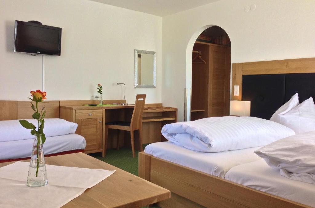 Hotel-Restaurant Am Hochfuchs Eugendorf Room photo